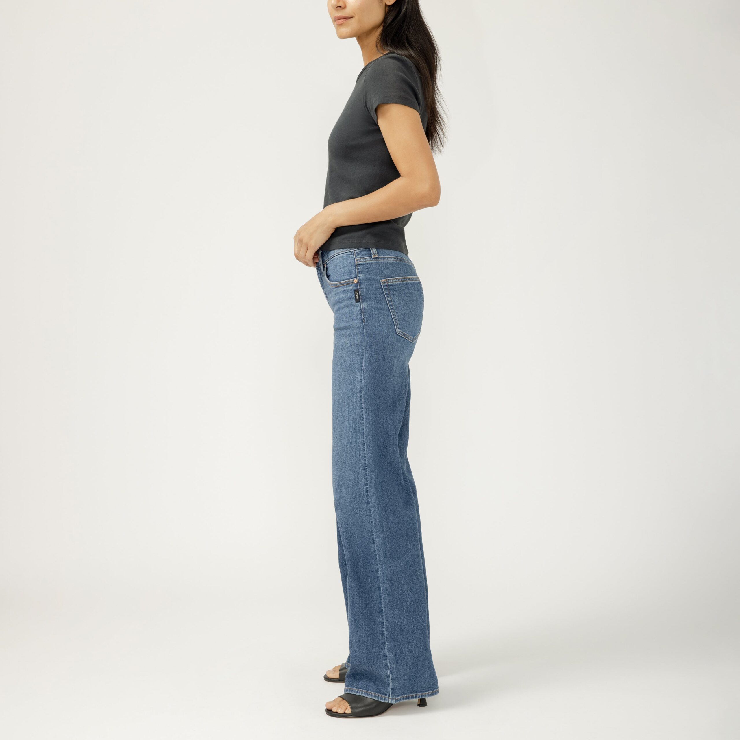 silver-suki-wide-leg-broydon-3_72962d95-857e-40aa-a7ea-1306f39750d0.jpg